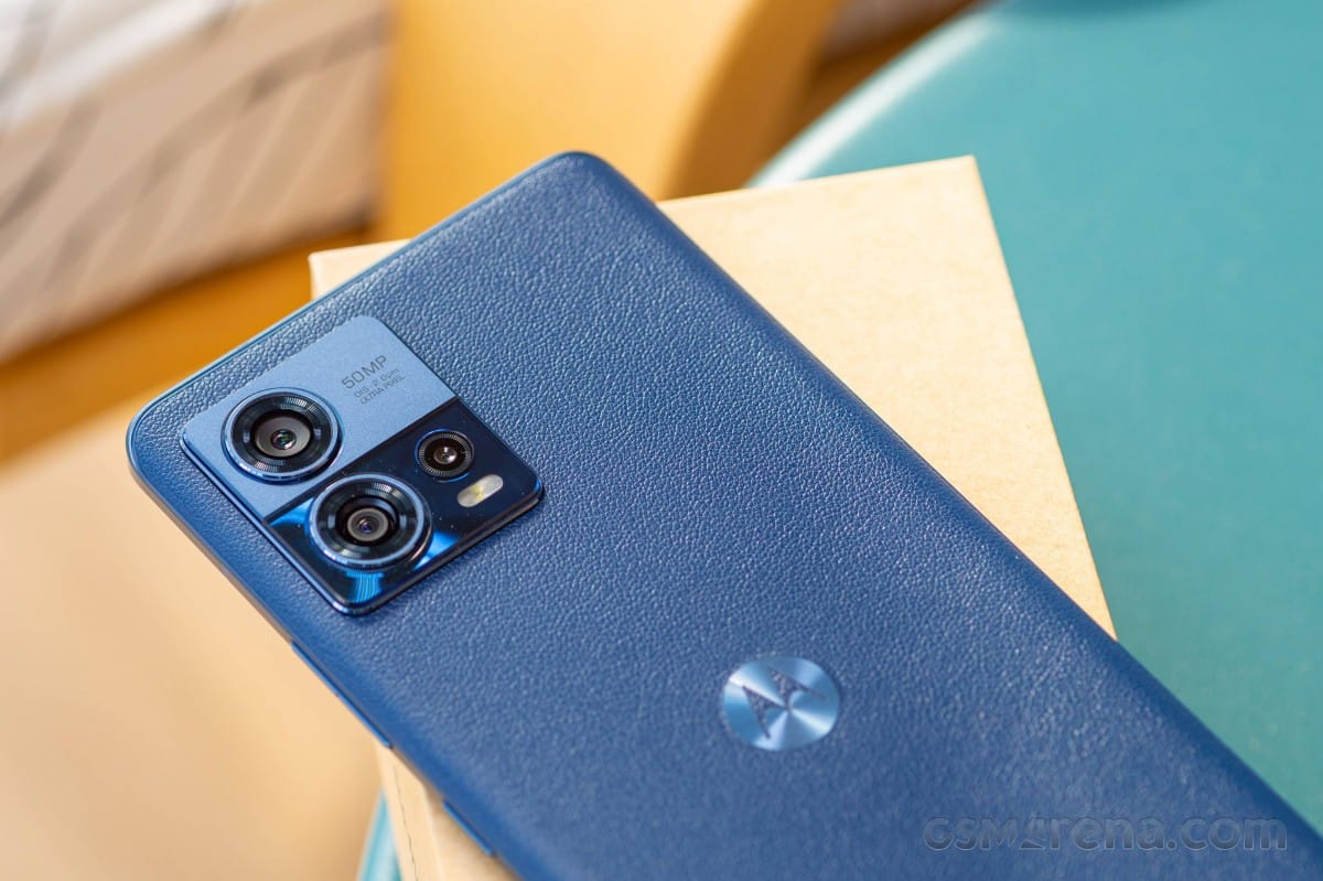 The Motorola Edge 30 Fusion in viva magenta: fun and functional