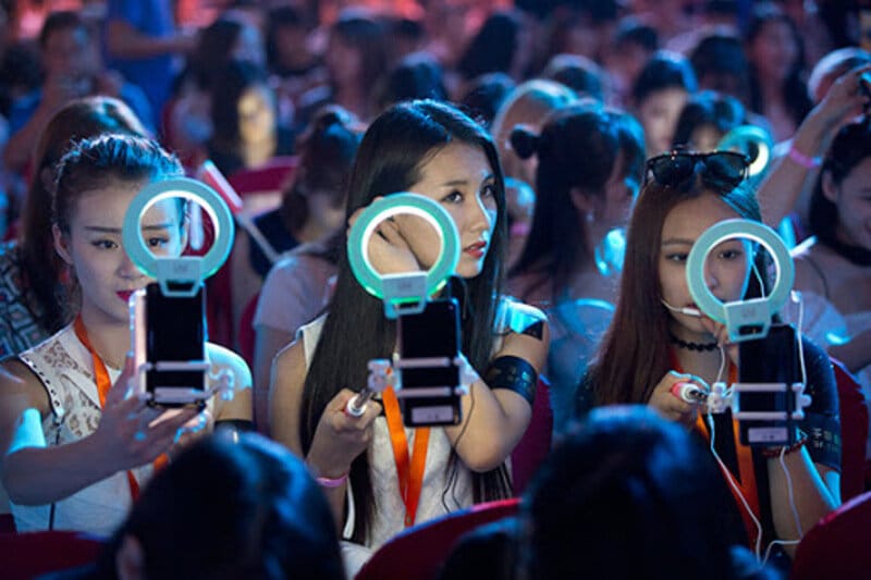 Algorithms make Chinese streamers broadcast from under the bridge in a rich neighborhood