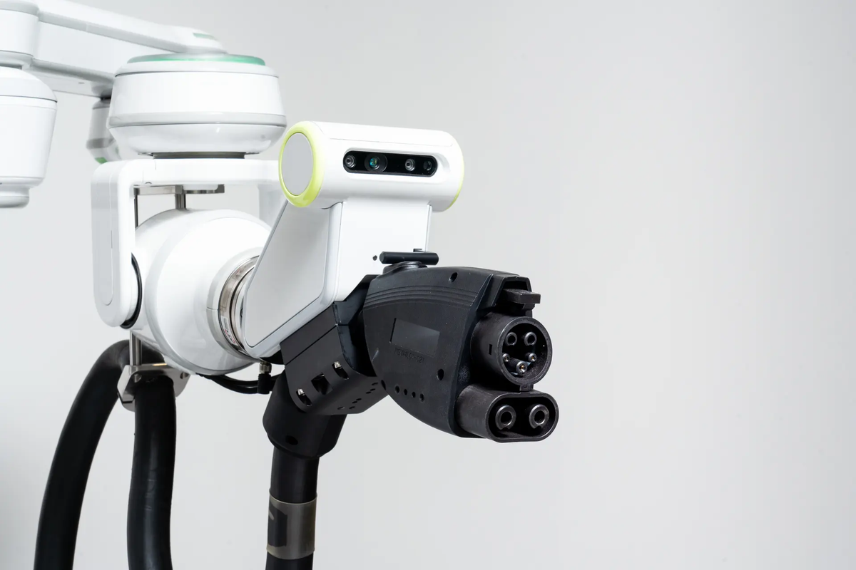 Hyundai unveils automatic charging robot for electric vehicles