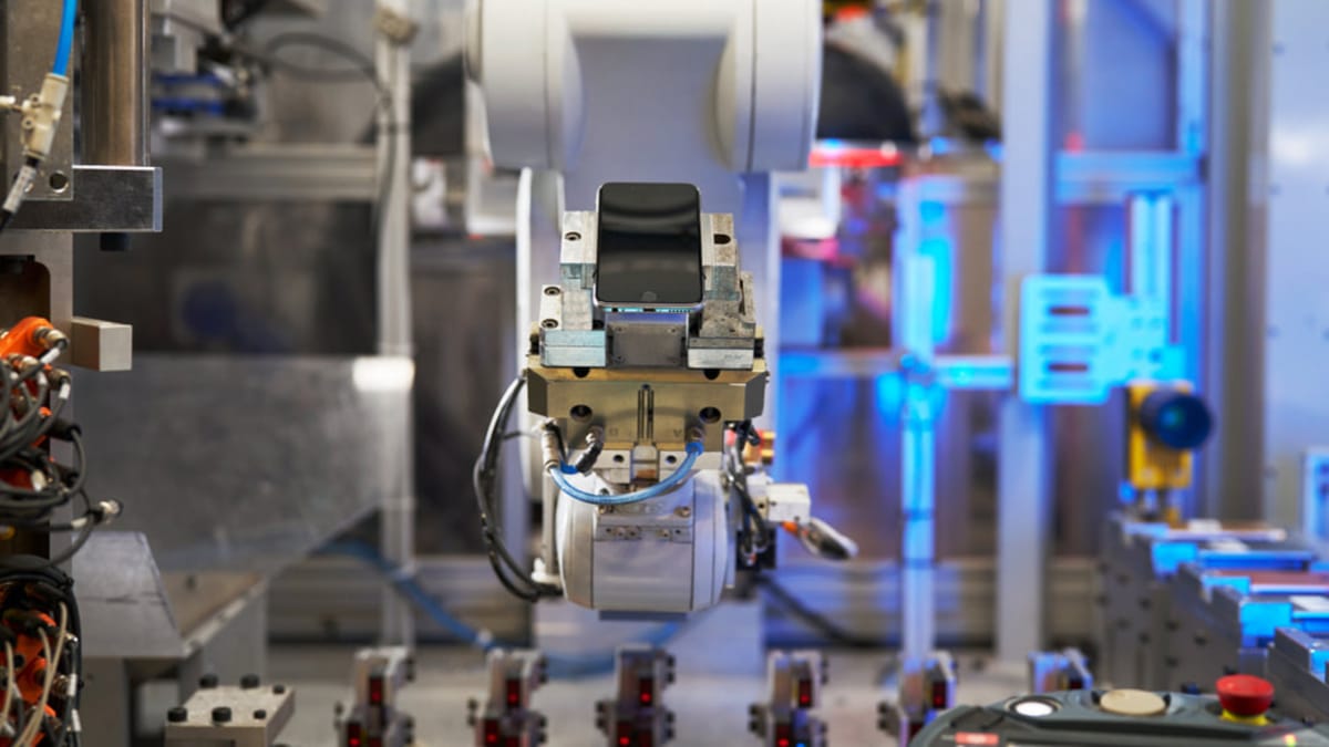 Apple aims for 100% recycled cobalt in all new batteries by 2025