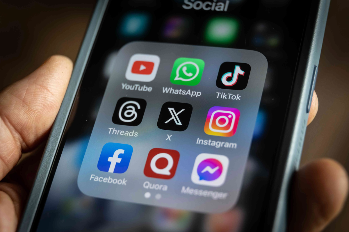 X may face backlash for slowing down access to competitor links