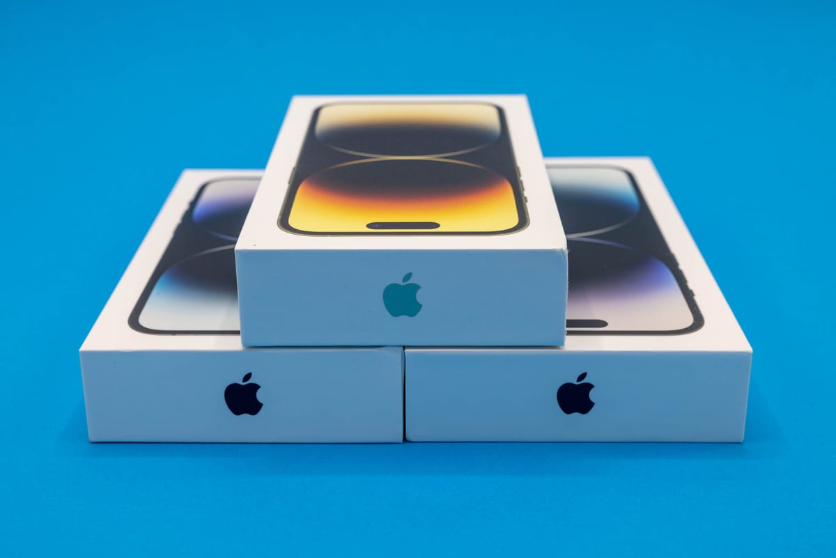 Apple develops wireless update system for iPhones still in the box