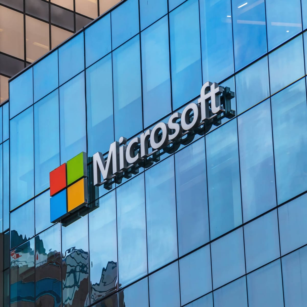 Microsoft explores Xbox mobile store to challenge Apple and Google dominance