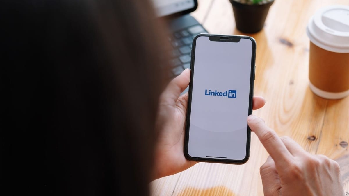 LinkedIn unveils AI-powered tools to enhance job search and applications