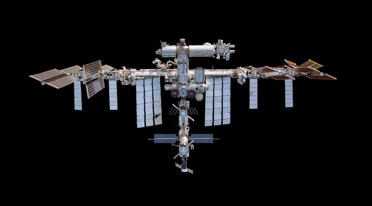 SpaceX wins $843M NASA contract to de-orbit ISS in 2030