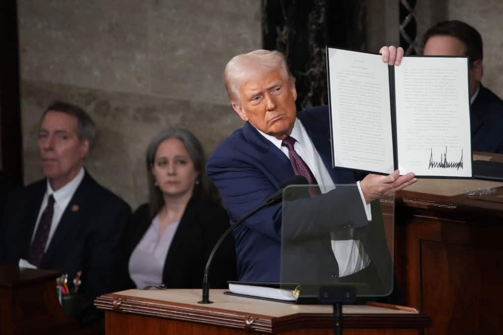 U.S. Court Temporarily Reinstates Trump-Era Tariffs Pending Final Ruling