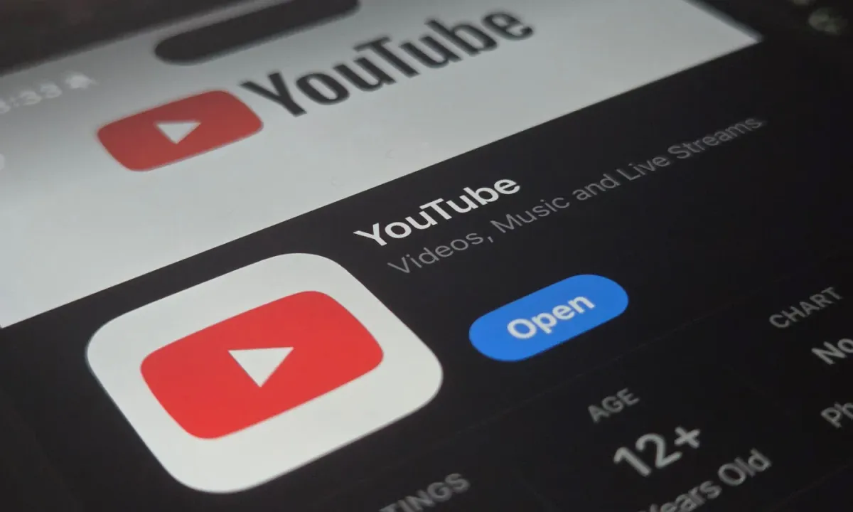 YouTube starts testing a new mobile app interface