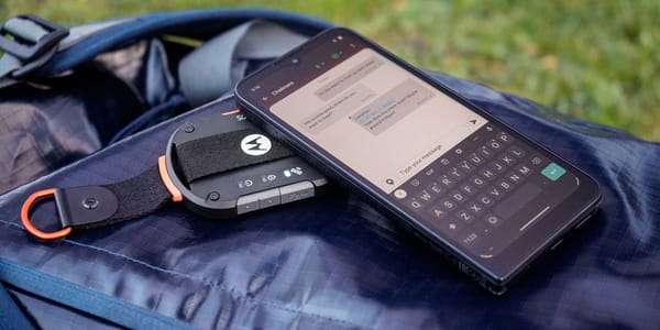 Bluetooth fob turns phones into satellite messengers